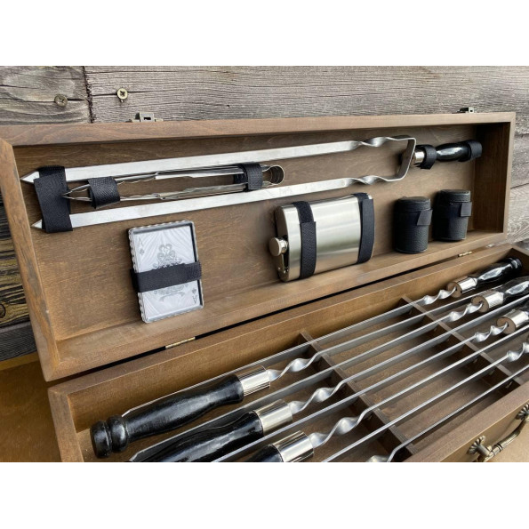 Набор ручной работы из 8 шампуров, щипцами для барбекю в деревянном кейсе -
Фото 2 Набор ручной работы из 8 шампуров, щипцами для барбекю в деревянном кейсе -
Фото 2