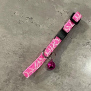 Ошейник для котов нейлоновый рисунок с разводами, с колокольчиком, розового цвета