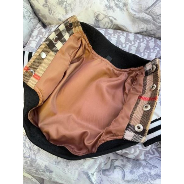 Брендовый бомпер для собак BURBERRY с кожанными рукавами на шелковой подкладке, бежевый -
Фото 3 Брендовый бомпер для собак BURBERRY с кожанными рукавами на шелковой подкладке, бежевый -
Фото 3