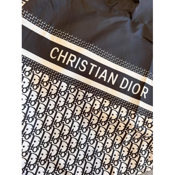 Брендовий дощовик для собак та котів Christian Dior c брендовим написом на спині, з капюшоном, чорний -
                                                        Фото 3