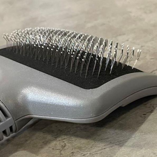 Пуходерка для вычесывания шерсти собак и кошек квадратная серая с зеленой ручкой M -
Фото 2 Пуходерка для вычесывания шерсти собак и кошек квадратная серая с зеленой ручкой M -
Фото 2