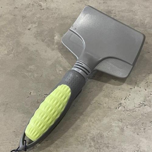 Пуходерка для вычесывания шерсти собак и кошек квадратная серая с зеленой ручкой M -
Фото 3 Пуходерка для вычесывания шерсти собак и кошек квадратная серая с зеленой ручкой M -
Фото 3