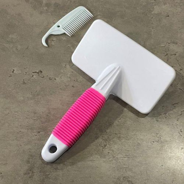 Пуходерка для вычесывания шерсти собак и кошек белый с малиновым с маленькой щеточкой M -
                                                        Фото 3 Пуходерка для вычесывания шерсти собак и кошек белый с малиновым с маленькой щеточкой M -
                                                        Фото 3