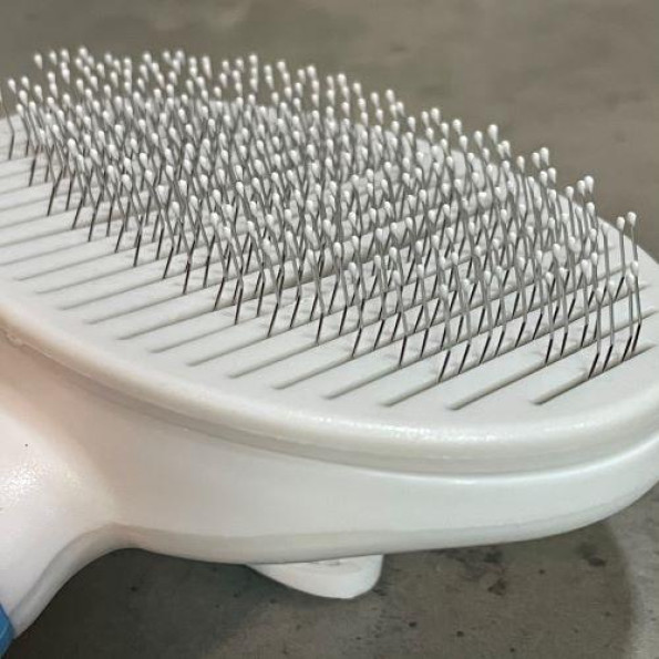 Пуходірка для вичісування вовни собак і кішок, що самоочищається з блакитною ручкою  -
                                                        Фото 2