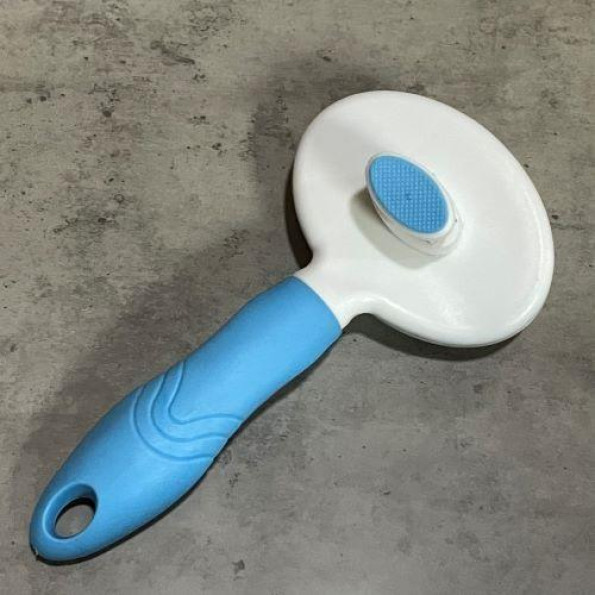 Пуходірка для вичісування вовни собак і кішок, що самоочищається з блакитною ручкою  -
                                                        Фото 3