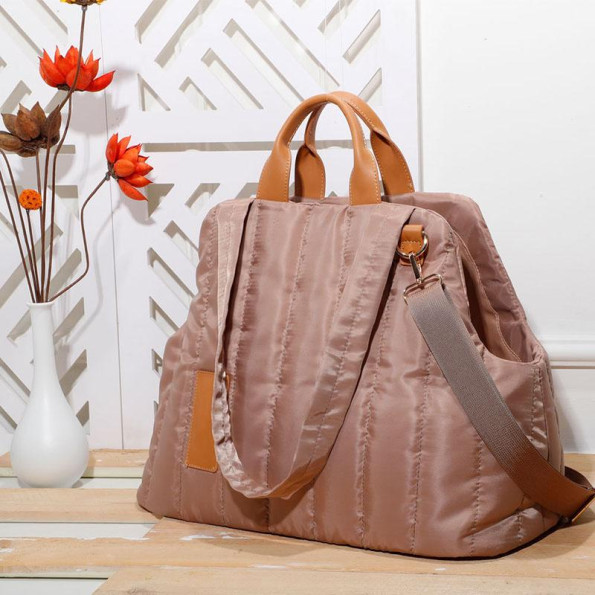 Стильная сумка-переноска для собак с 3 видами ручек,горизонтальная прошивка,ультралегкая, бежевая -
                                                        Фото 2