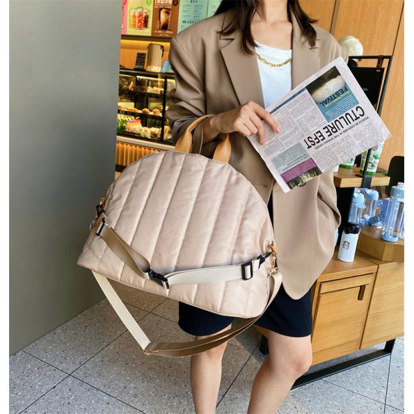 Стильная сумка-переноска для собак с 3 видами ручек,горизонтальная прошивка,ультралегкая, бежевая -
                                                        Фото 6