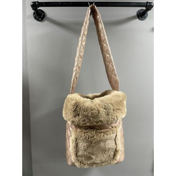 Сумка-перенесення для собак на плече MARALIS зимова, з кишенею бежева з бежевим хутром -
Фото 3 Сумка-перенесення для собак на плече MARALIS зимова, з кишенею бежева з бежевим хутром -
Фото 3