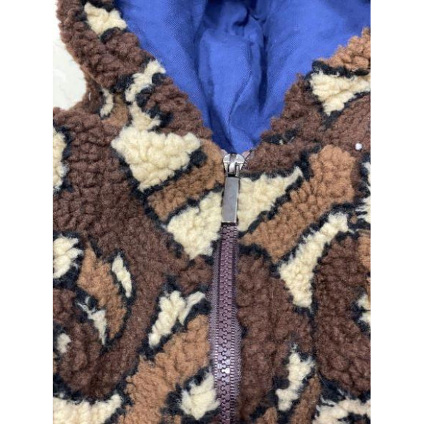 Брендовая шуба для собак BURBERRY Барашек с капюшоном, на шелке, коричневая L -
                                                        Фото 3