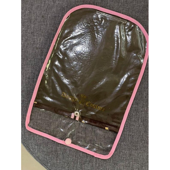 Комплект чохол для зберігання одягу собак з тремпілем Juicy Couture на змійці, коричневий 27х20 см -
                                                        Фото 5