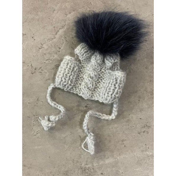 Шапка для собак ручной вязки "Косичка" с натуральным бубоном, серая -
                                                        Фото 3