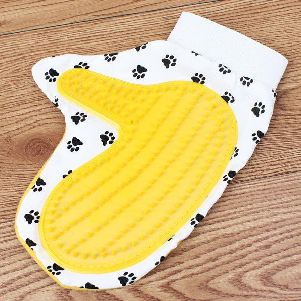 Щетка-рукавица для вычесывания и массажа гладкошерстных собак н липучке 23*13см Красный -
                                                        Фото 5