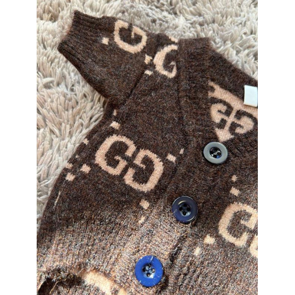 Брендова кофта для собак GUCCI на гудзиках з бежевими літерами, коричнева L -
                                                        Фото 2