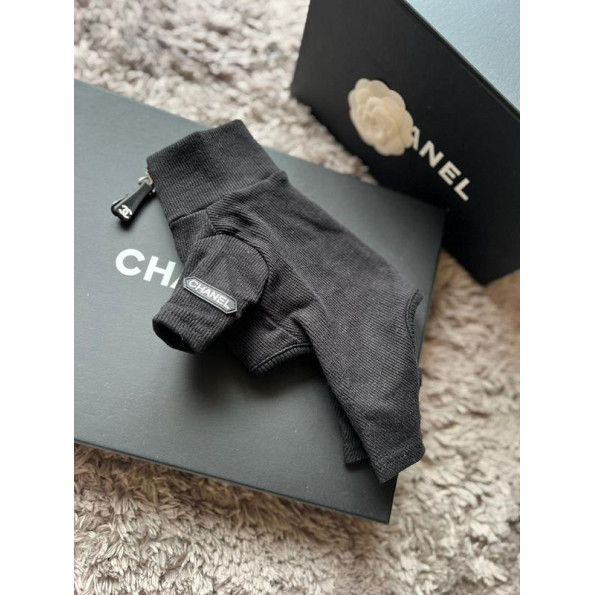 Брендовий трикотажний костюм для собак Chanel зі змійкою на грудях, чорний XS