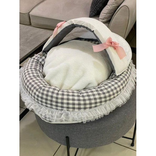 Лежанка люлька для собак Boris House Baby Cradle с плюшевым мартрасом белого цвета в клеточку Лежанка люлька для собак Boris House Baby Cradle с плюшевым мартрасом белого цвета в клеточку