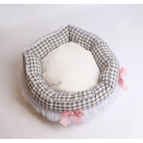 Лежанка люлька для собак Boris House Baby Cradle с плюшевым мартрасом белого цвета в клеточку -
Фото 3 Лежанка люлька для собак Boris House Baby Cradle с плюшевым мартрасом белого цвета в клеточку -
Фото 3