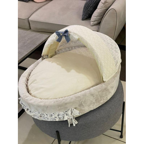 Лежанка люлька для собак Boris House Baby Bassinet з плюшевим матрацом та капюшоном бежевого кольору Лежанка люлька для собак Boris House Baby Bassinet з плюшевим матрацом та капюшоном бежевого кольору
