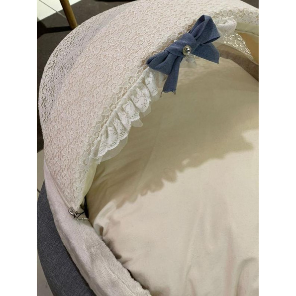 Лежанка люлька для собак Boris House Baby Bassinet з плюшевим матрацом та капюшоном бежевого кольору -
Фото 2 Лежанка люлька для собак Boris House Baby Bassinet з плюшевим матрацом та капюшоном бежевого кольору -
Фото 2