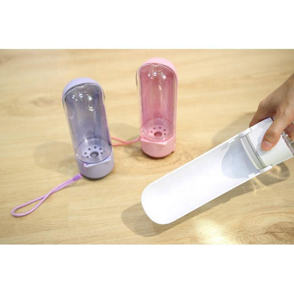 Портативная дорожная поилка для собак на блокаторе, складная с веревочкой для руки БЕЛАЯ 420мл -
                                                        Фото 3