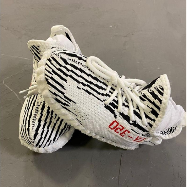 Іграшка для собак Yeezy Boost 350 кросівок зі шнурками з пищалкою, білий  -
                                                        Фото 2