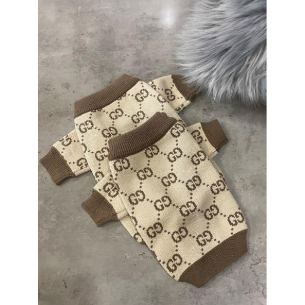 Брендовый свитер для собак GUCCI с мелкими значками, бежевый -
                                                        Фото 2