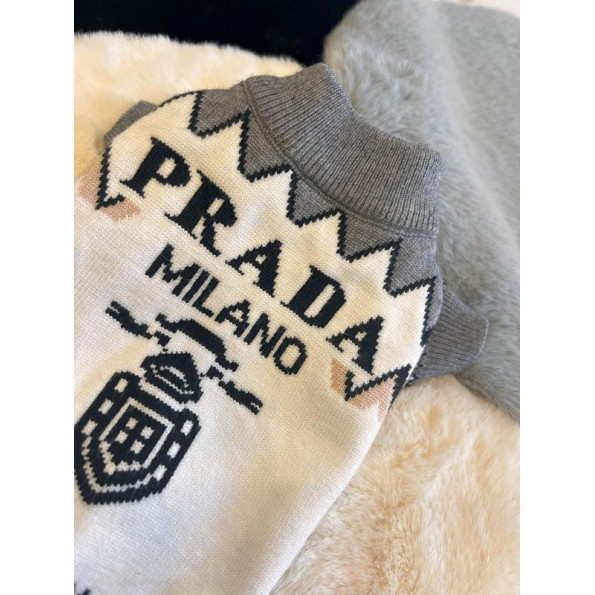 Брендовий светр для собак PRADA з логотипом на спинці, сірі краї з зигзагами, білий L -
                                                        Фото 3