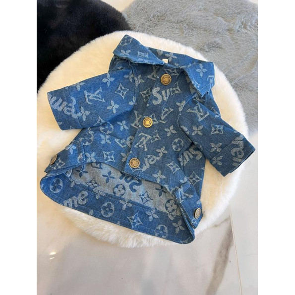 Брендова джинсова курточка для собак Louis Vuitton Supreme з білими логотипами, блакитна S