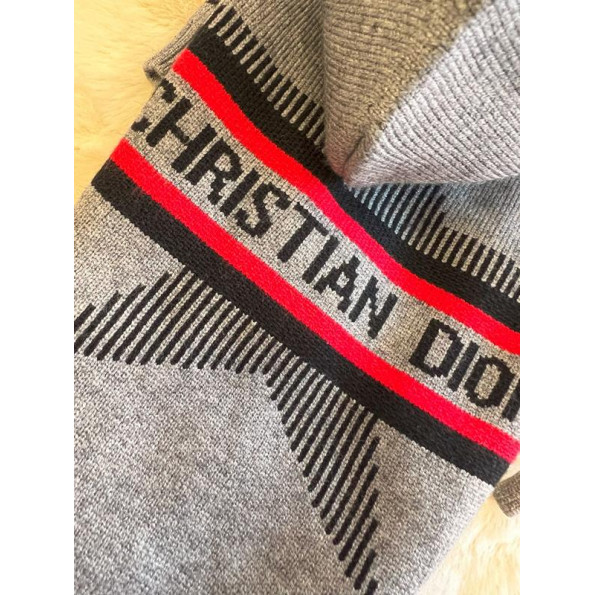 Брендова в'язана кофта для собак Christian Dior із зіркою на спинці, з капюшоном на завязках , сіра XL -
                                                        Фото 3