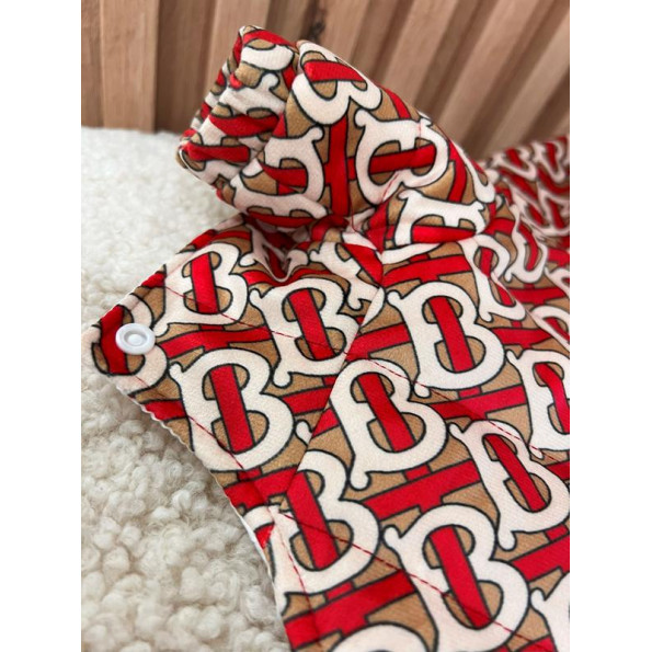 Зимний жилет для собак BURBERRY с буквами В на принте, с капюшоном бежевая M -
                                                        Фото 2