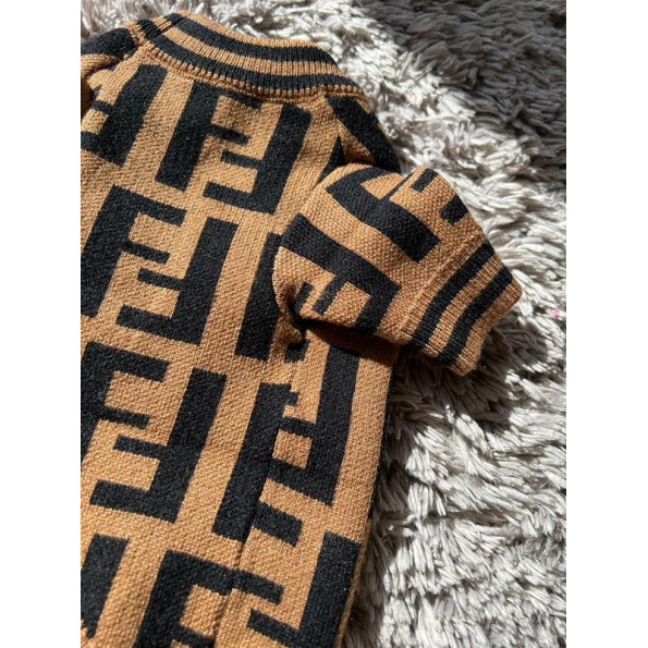 Светр для собак FENDI принт з крупними літерами F, коричневий M -
                                                        Фото 3