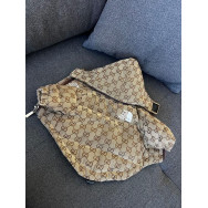 Зимняя куртка для собак GUCCI с капюшоном на змейке, с шелковой подкладкой, бежевая S Зимняя куртка для собак GUCCI с капюшоном на змейке, с шелковой подкладкой, бежевая S
