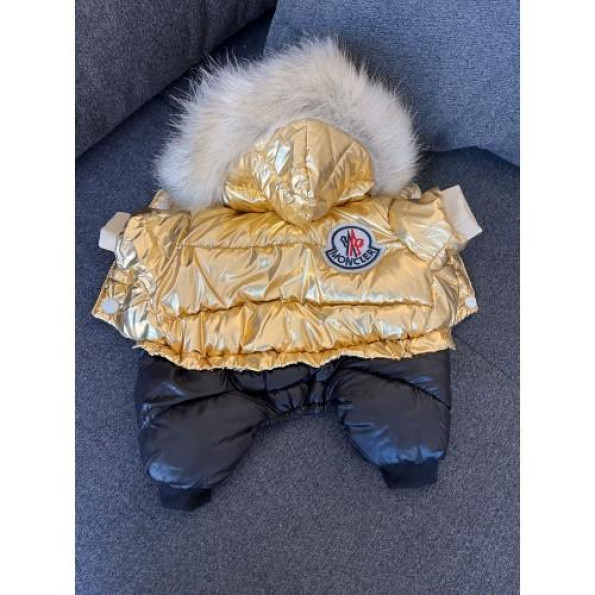 Брендовый зимний комбинезон для собак MONCLER , золотий Брендовый зимний комбинезон для собак MONCLER , золотий