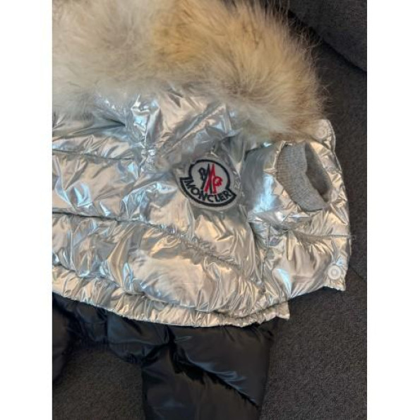 Брендовый Зимний комбинезон для собак MONCLER , серебряный Серебряный 16 -
                                                        Фото 2