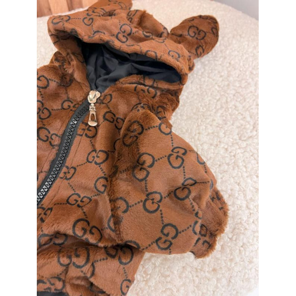 Шуба для собак GUCCI на змейке с ушками на капюшоне на шелковой подкладке коричневая L -
                                                        Фото 2