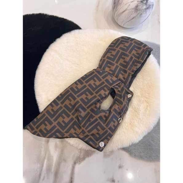 Зимова жилетка для собак FENDI з капюшоном коричнева S -
                                                        Фото 2