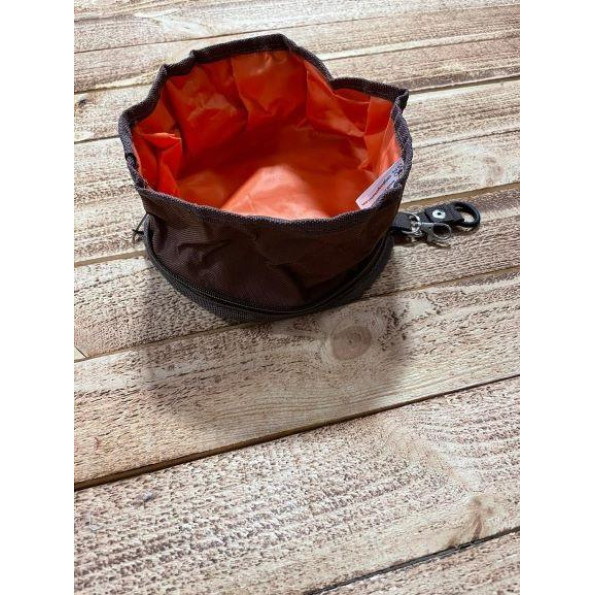 Дорожная поилка для собак и кошек Lovabledog складная на змейке, коричневая -
                                                        Фото 2