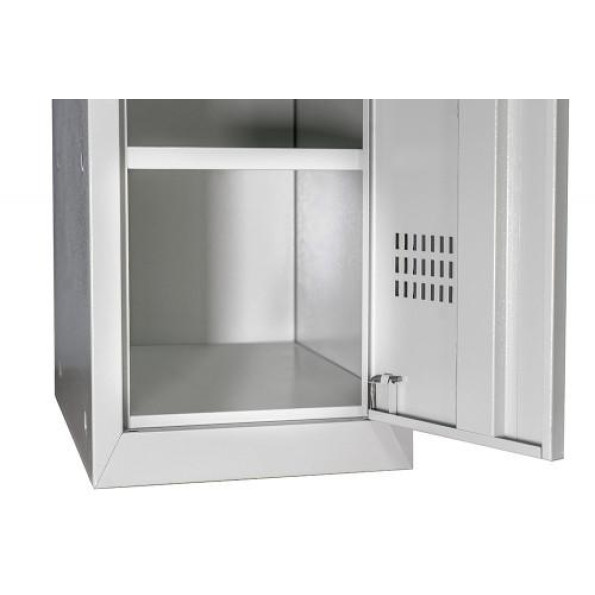 Шкаф металлический для одежды с нижней полкой, 3 секции, 6 дверец, секция 300 мм ГАЛЛА -
                                                        Фото 4